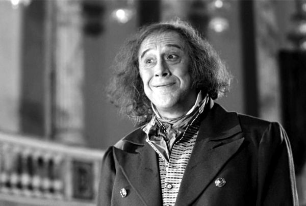 Иллюстрация к книге — Эльдар Рязанов. Ирония судьбы, или… [block_001240_page_227_image_0001.jpg]