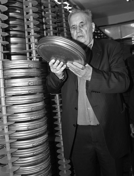 Иллюстрация к книге — Эльдар Рязанов. Ирония судьбы, или… [block_001240_page_231_image_0001.jpg]