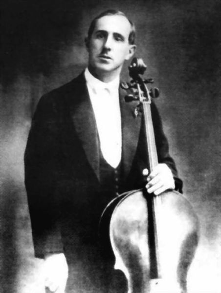 Иллюстрация к книге — Мстислав Ростропович. Любовь с виолончелью в руках [i_002.jpg]