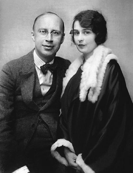 Иллюстрация к книге — Мстислав Ростропович. Любовь с виолончелью в руках [i_016.jpg]