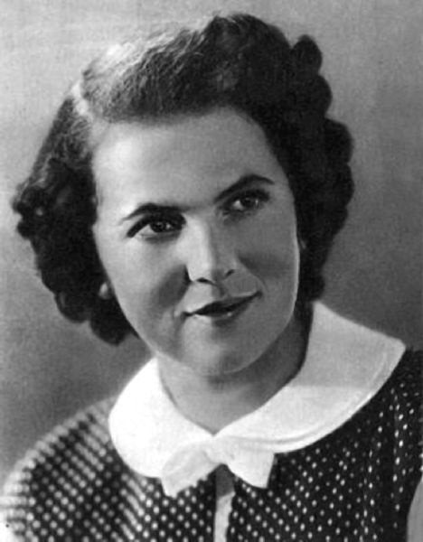 Иллюстрация к книге — Мстислав Ростропович. Любовь с виолончелью в руках [i_020.jpg]