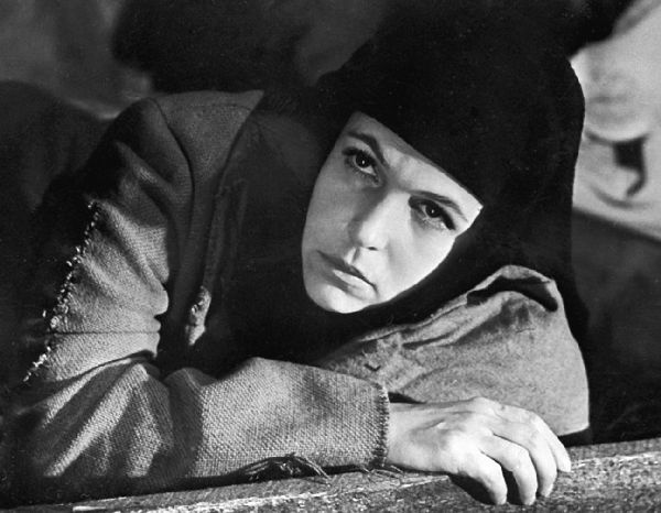 Иллюстрация к книге — Мстислав Ростропович. Любовь с виолончелью в руках [i_027.jpg]