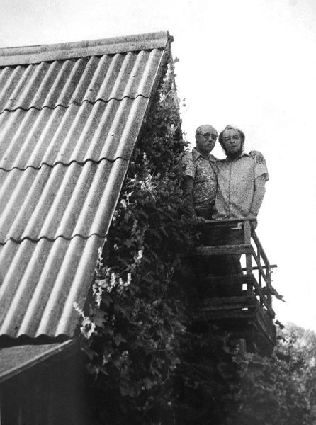 Иллюстрация к книге — Мстислав Ростропович. Любовь с виолончелью в руках [i_032.jpg]