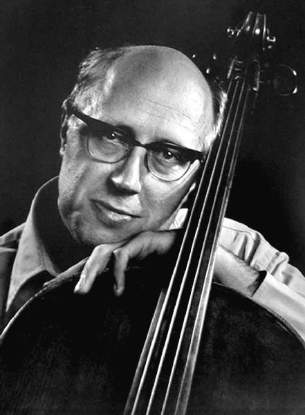 Иллюстрация к книге — Мстислав Ростропович. Любовь с виолончелью в руках [i_045.jpg]