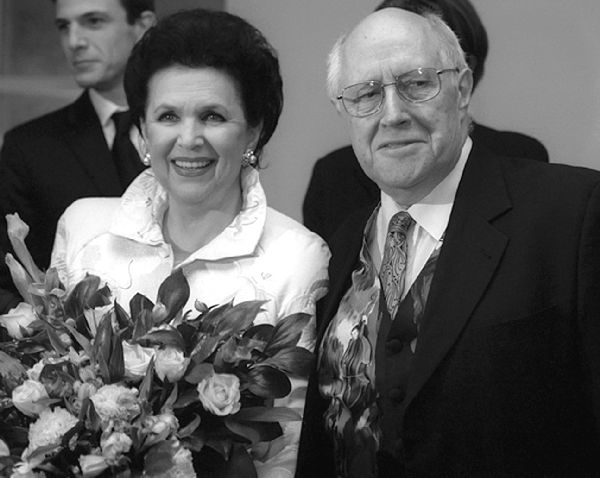 Иллюстрация к книге — Мстислав Ростропович. Любовь с виолончелью в руках [i_048.jpg]