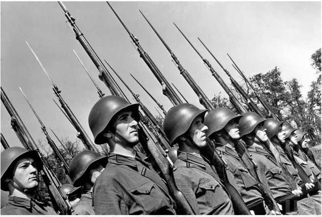 Иллюстрация к книге — Великие герои Великой войны. Хроника народного подвига. 1941-1942 [i_001.jpg]