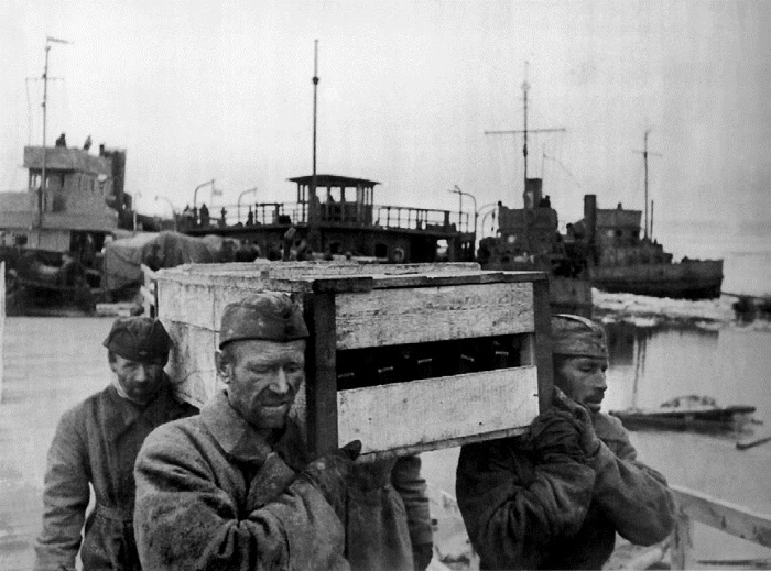 Иллюстрация к книге — Блокада Ленинграда. Полная хроника - 900 дней и ночей [i_058.jpg]