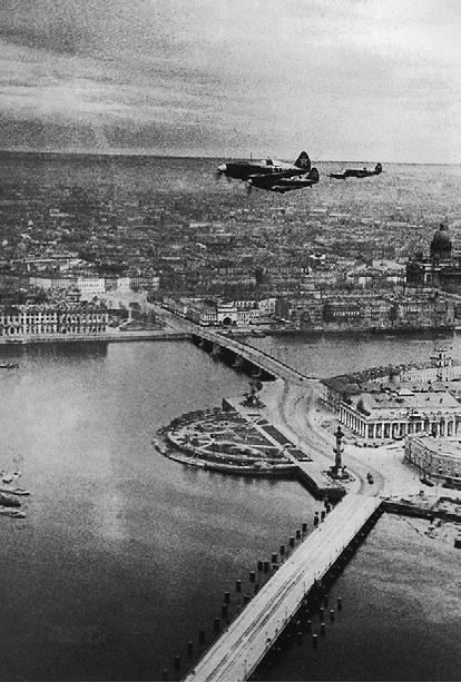 Иллюстрация к книге — Блокада Ленинграда. Полная хроника - 900 дней и ночей [i_061.jpg]