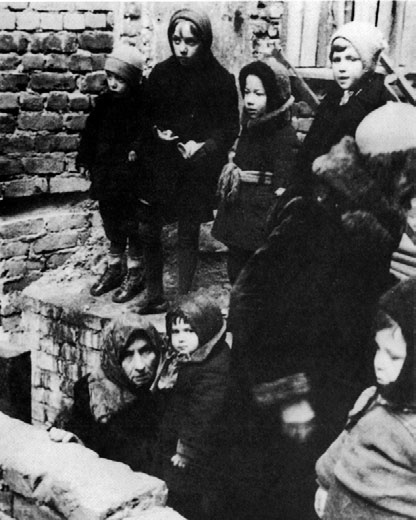 Иллюстрация к книге — Блокада Ленинграда. Полная хроника - 900 дней и ночей [i_062.jpg]