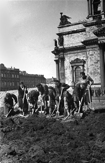 Иллюстрация к книге — Блокада Ленинграда. Полная хроника - 900 дней и ночей [i_073.jpg]