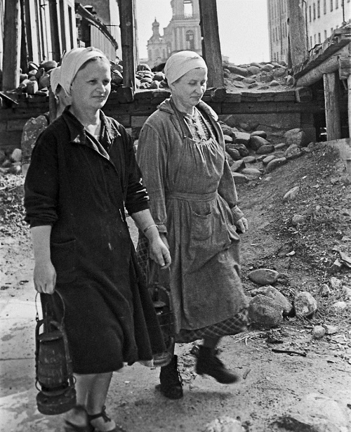 Иллюстрация к книге — Блокада Ленинграда. Полная хроника - 900 дней и ночей [i_076.jpg]