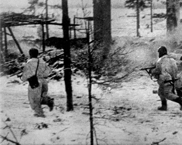 Иллюстрация к книге — Блокада Ленинграда. Полная хроника - 900 дней и ночей [i_088.jpg]