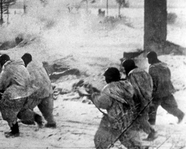 Иллюстрация к книге — Блокада Ленинграда. Полная хроника - 900 дней и ночей [i_089.jpg]