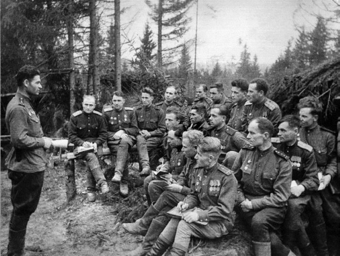 Иллюстрация к книге — Блокада Ленинграда. Полная хроника - 900 дней и ночей [i_097.jpg]