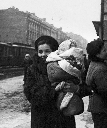 Иллюстрация к книге — Блокада Ленинграда. Полная хроника - 900 дней и ночей [i_104.jpg]