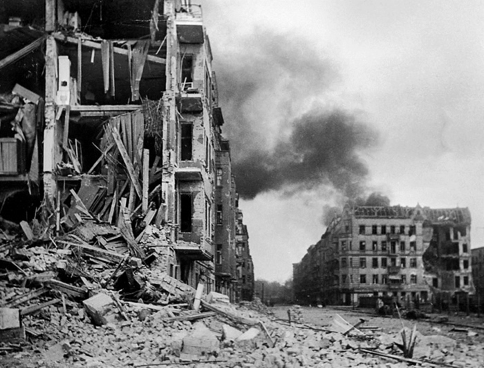 Иллюстрация к книге — Битва за Берлин. Полная хроника - 23 дня и ночи [i_008.jpg]