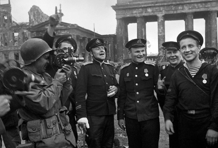 Иллюстрация к книге — Битва за Берлин. Полная хроника - 23 дня и ночи [i_012.jpg]