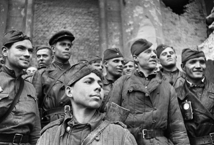 Иллюстрация к книге — Битва за Берлин. Полная хроника - 23 дня и ночи [i_013.jpg]