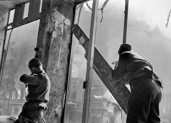 Иллюстрация к книге — Битва за Берлин. Полная хроника - 23 дня и ночи [i_020.jpg]