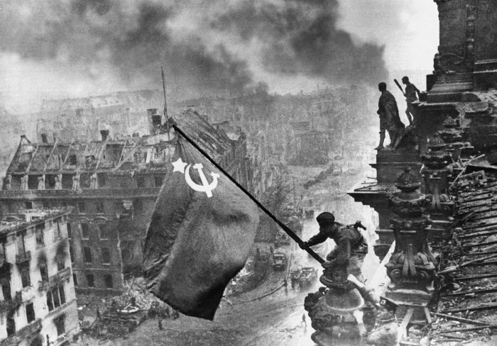 Иллюстрация к книге — Битва за Берлин. Полная хроника - 23 дня и ночи [i_023.jpg]