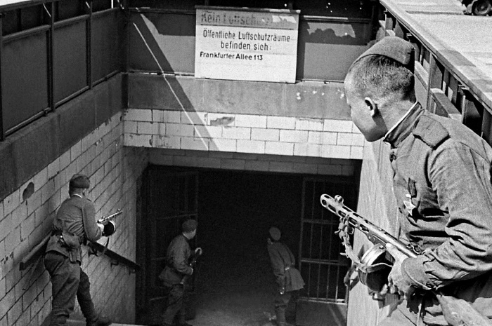 Иллюстрация к книге — Битва за Берлин. Полная хроника - 23 дня и ночи [i_027.jpg]