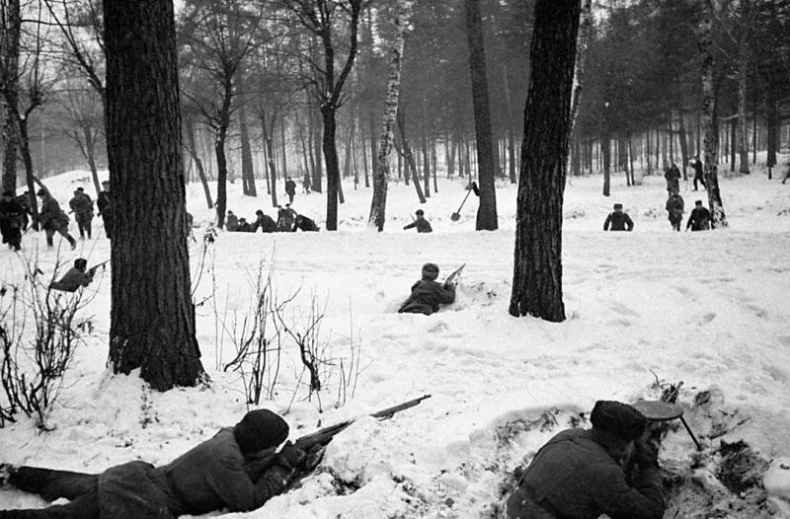 Иллюстрация к книге — Битва за Москву. Полная хроника - 203 дня [_669572.jpg]