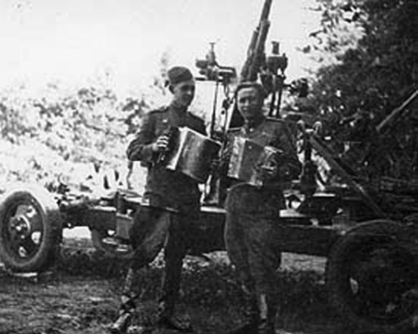 Иллюстрация к книге — На войне как на войне. "Я помню" [i_033.jpg]