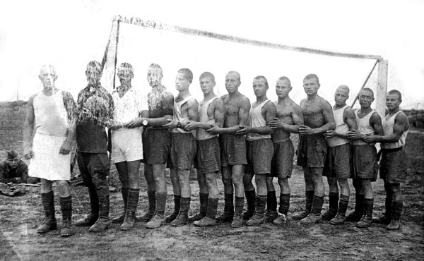 Иллюстрация к книге — На войне как на войне. "Я помню" [i_037.jpg]