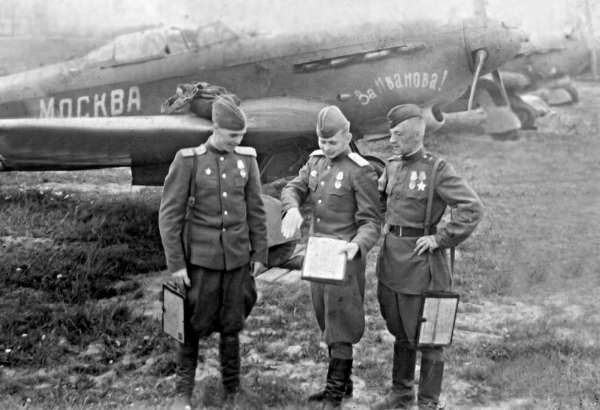 Иллюстрация к книге — Мы дрались на истребителях [block_001832_page_297_image_0001.jpg]