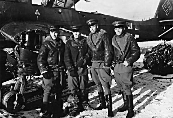 Иллюстрация к книге — Мы дрались на истребителях [block_001832_page_650_image_0001.jpg]