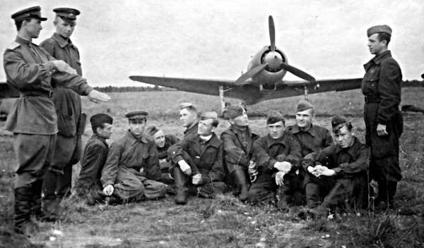 Иллюстрация к книге — Мы дрались на истребителях [block_001832_page_739_image_0001.jpg]