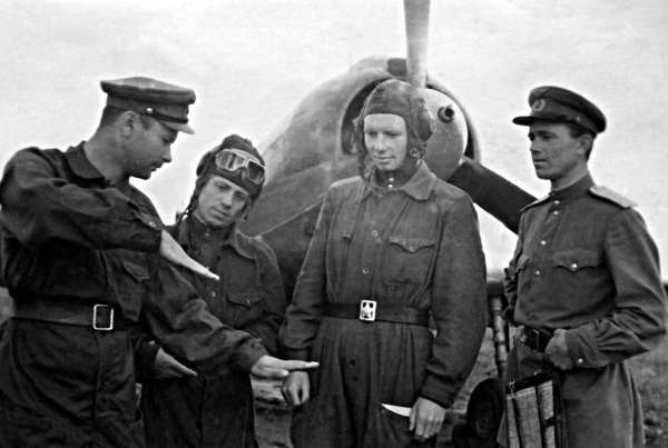 Иллюстрация к книге — Мы дрались на истребителях [block_001832_page_741_image_0001.jpg]