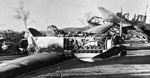 Иллюстрация к книге — Я дрался на штурмовике. Обе книги одним томом [i_075.jpg]