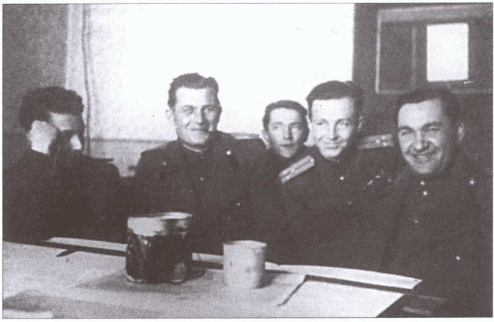 Иллюстрация к книге — Погоня за "ястребиным глазом". Судьба генерала Мажорова [i_009.jpg]