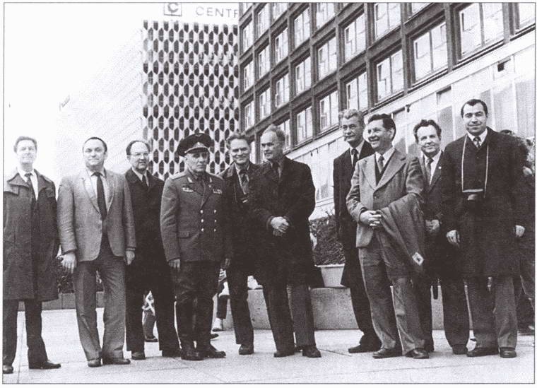 Иллюстрация к книге — Погоня за "ястребиным глазом". Судьба генерала Мажорова [i_027.jpg]