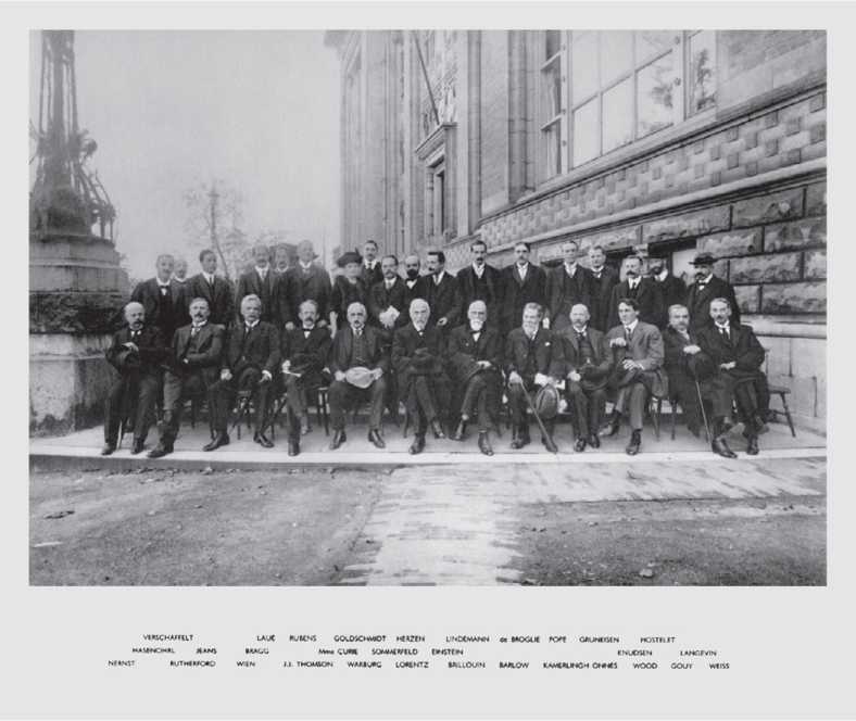 Иллюстрация к книге — Эйнштейн. Его жизнь и его Вселенная [i_003.jpg]