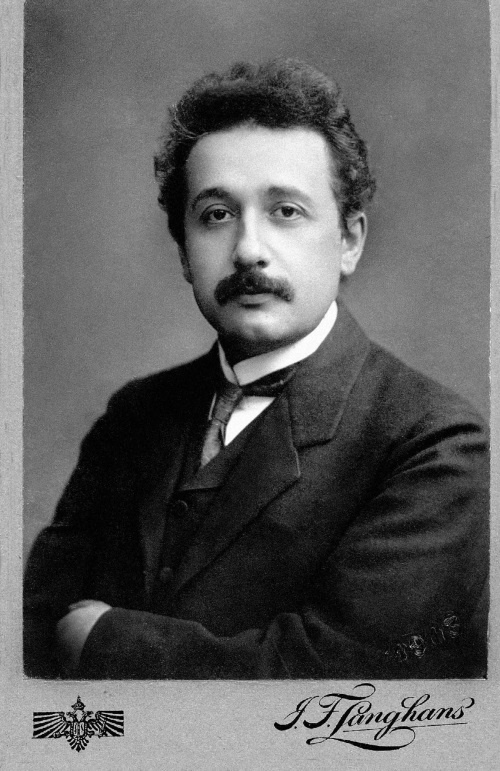 Иллюстрация к книге — Эйнштейн. Его жизнь и его Вселенная [i_046.jpg]