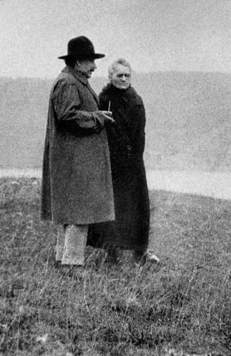 Иллюстрация к книге — Эйнштейн. Его жизнь и его Вселенная [i_053.jpg]