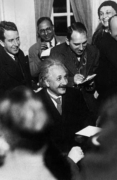 Иллюстрация к книге — Эйнштейн. Его жизнь и его Вселенная [i_066.jpg]