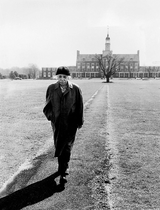 Иллюстрация к книге — Эйнштейн. Его жизнь и его Вселенная [i_074.jpg]