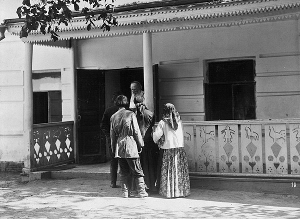 Иллюстрация к книге — Святой против Льва. Иоанн Кронштадтский и Лев Толстой. История одной вражды [i_024.jpg]