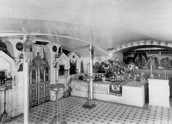 Иллюстрация к книге — Святой против Льва. Иоанн Кронштадтский и Лев Толстой. История одной вражды [i_057.jpg]