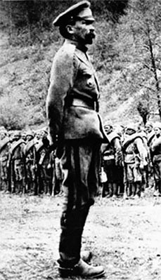 Иллюстрация к книге — Легендарный Корнилов. "Не человек, а стихия" [i_032.jpg]