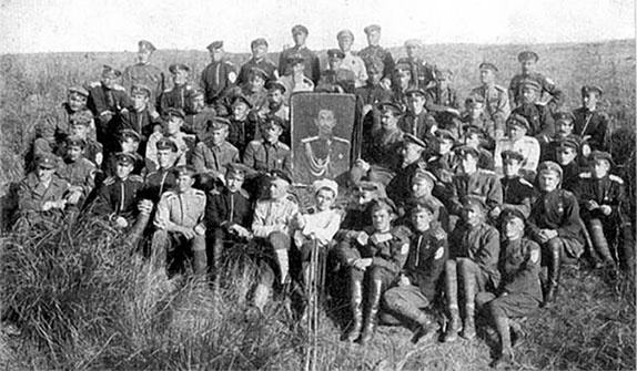 Иллюстрация к книге — Легендарный Корнилов. "Не человек, а стихия" [i_084.jpg]