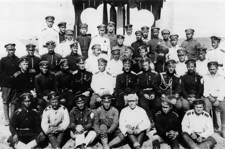 Иллюстрация к книге — Легендарный Корнилов. "Не человек, а стихия" [i_089.jpg]