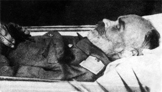 Иллюстрация к книге — Легендарный Корнилов. "Не человек, а стихия" [i_092.jpg]