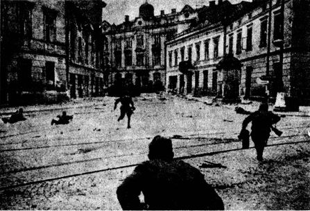 Иллюстрация к книге — Штурмы Великой Отечественной. Городской бой, он трудный самый [i_015.jpg]