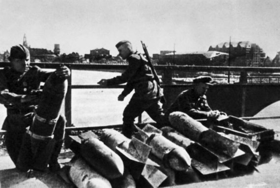 Иллюстрация к книге — "Котлы" 45-го [i_085.jpg]