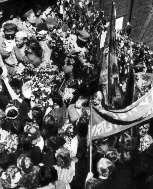 Иллюстрация к книге — "Котлы" 45-го [i_100.jpg]