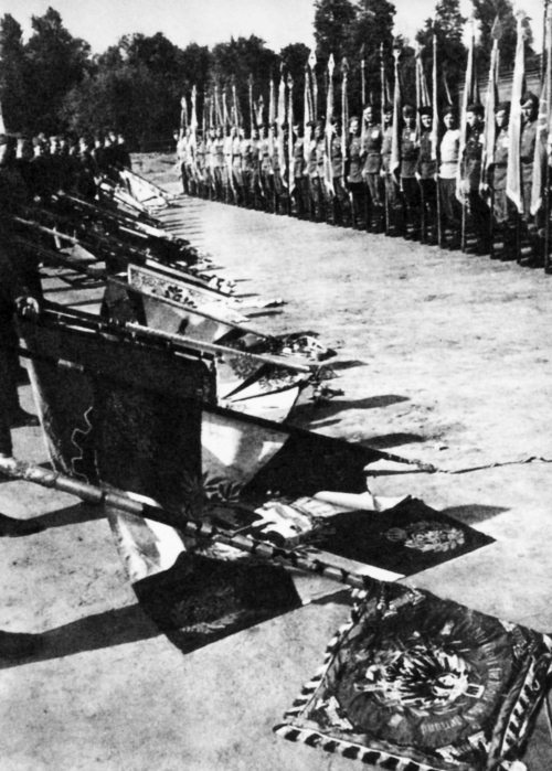 Иллюстрация к книге — "Котлы" 45-го [i_103.jpg]